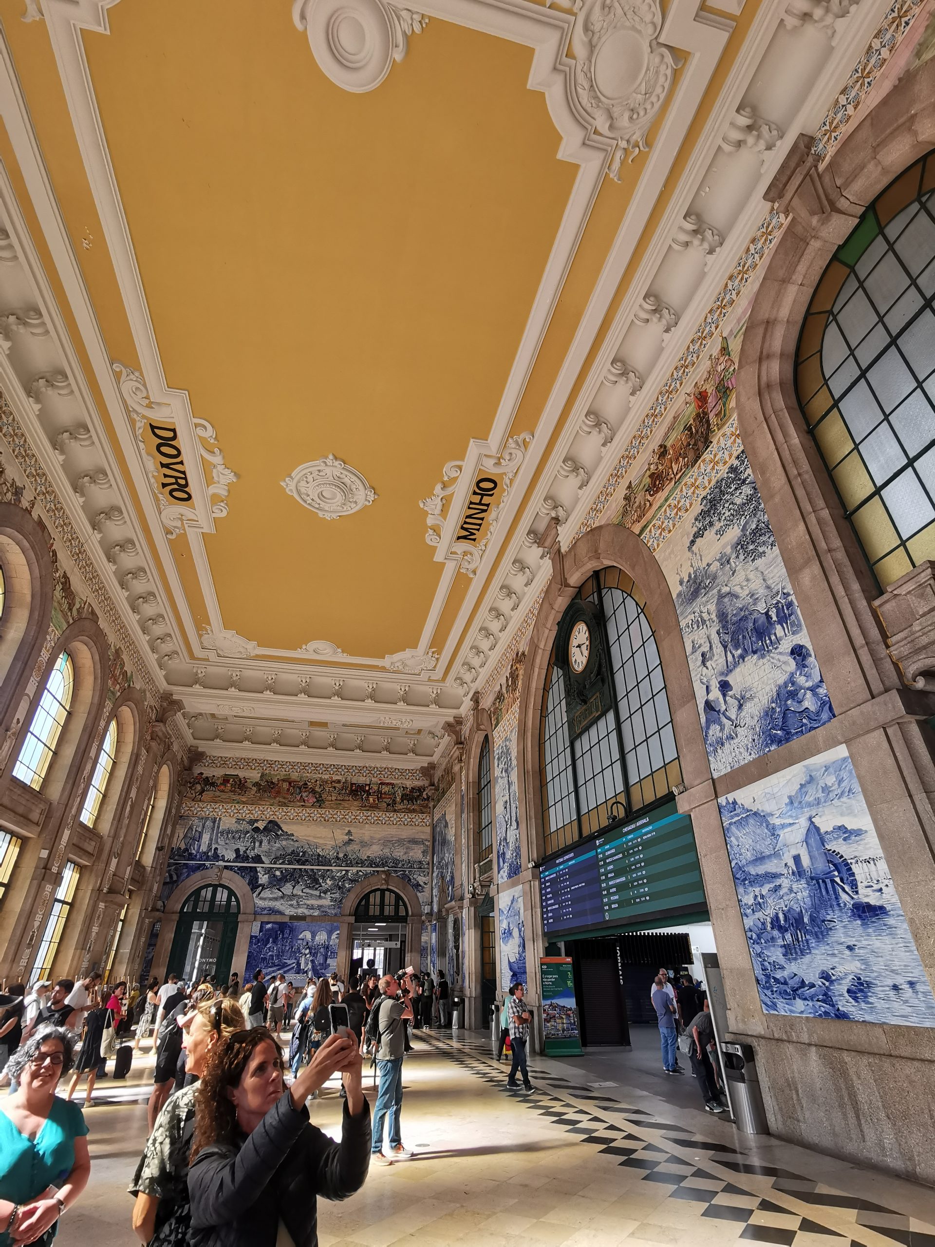 Découvrir Porto en 3 jours 
hall de la gare Sao Bento
Madame M les voyages